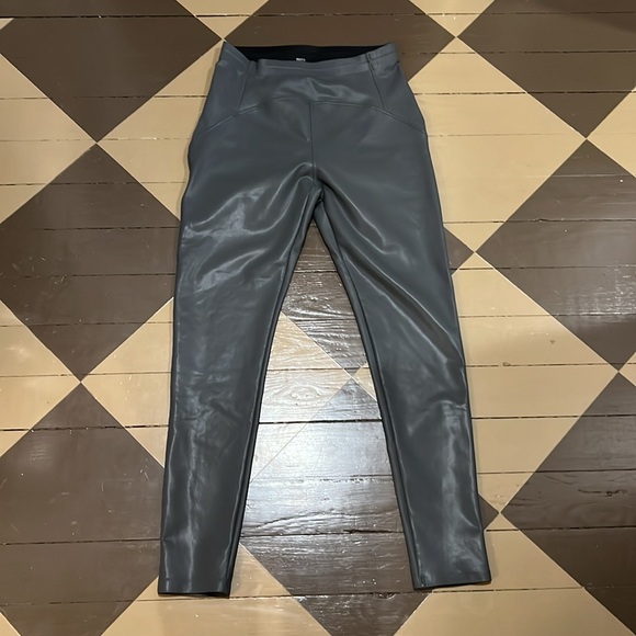 Faux leather leggings - Picture 7 of 7